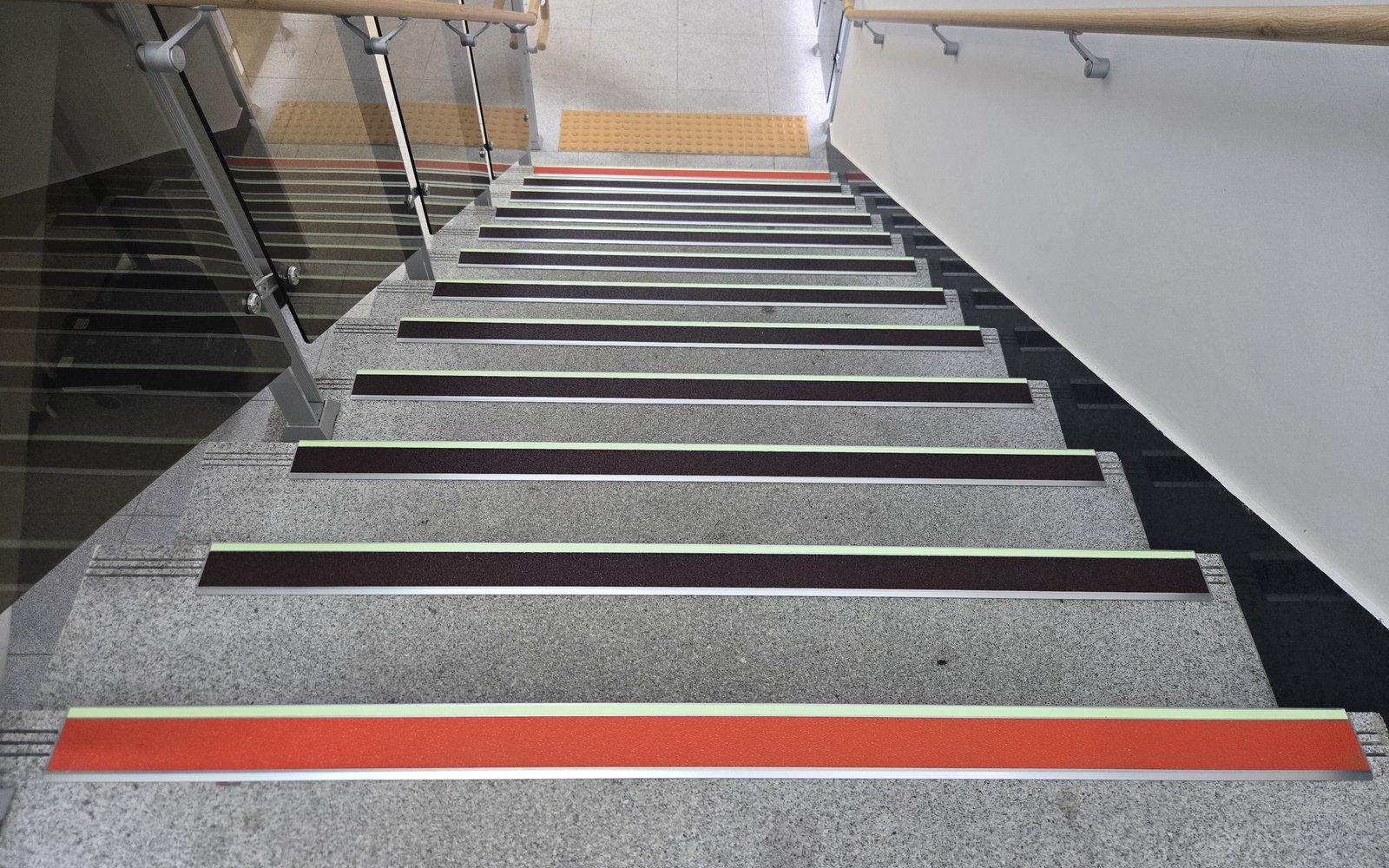 Hospital Emergency Staircase — Photoluminescent Safety Steps