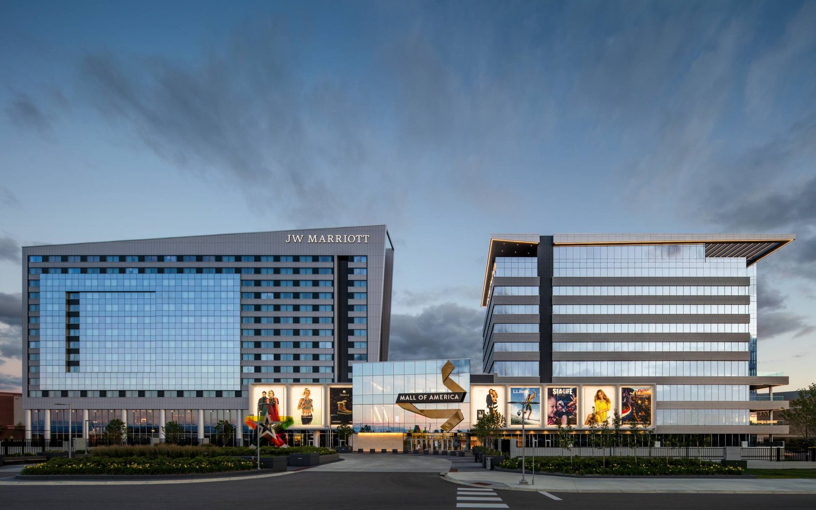 The Mall of America project in the USA utilizing Swisspearl fibre cement panels installed on a rear-ventilated facade system, providing durable protection and modern aesthetics for a large-scale architecture.